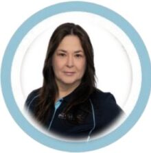 Portrait de femme en uniforme professionnel