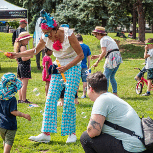 Fête au parc avec enfants et bulles de savon.